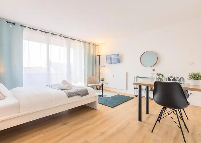 Close To The City Centre - Appartment Confortable